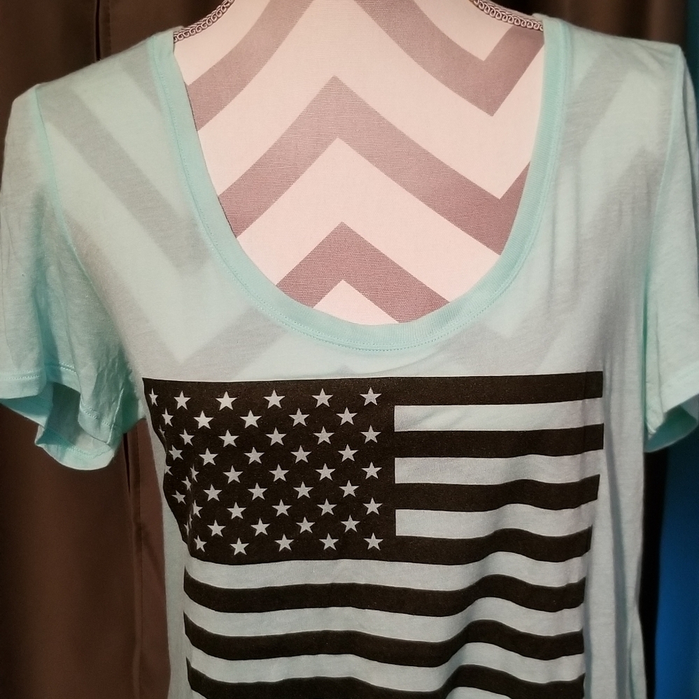 NWOT VS PINK SHORT SLEEVE TEE